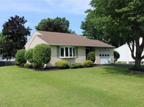 101 Lyford Ln, Minoa, NY 13116
