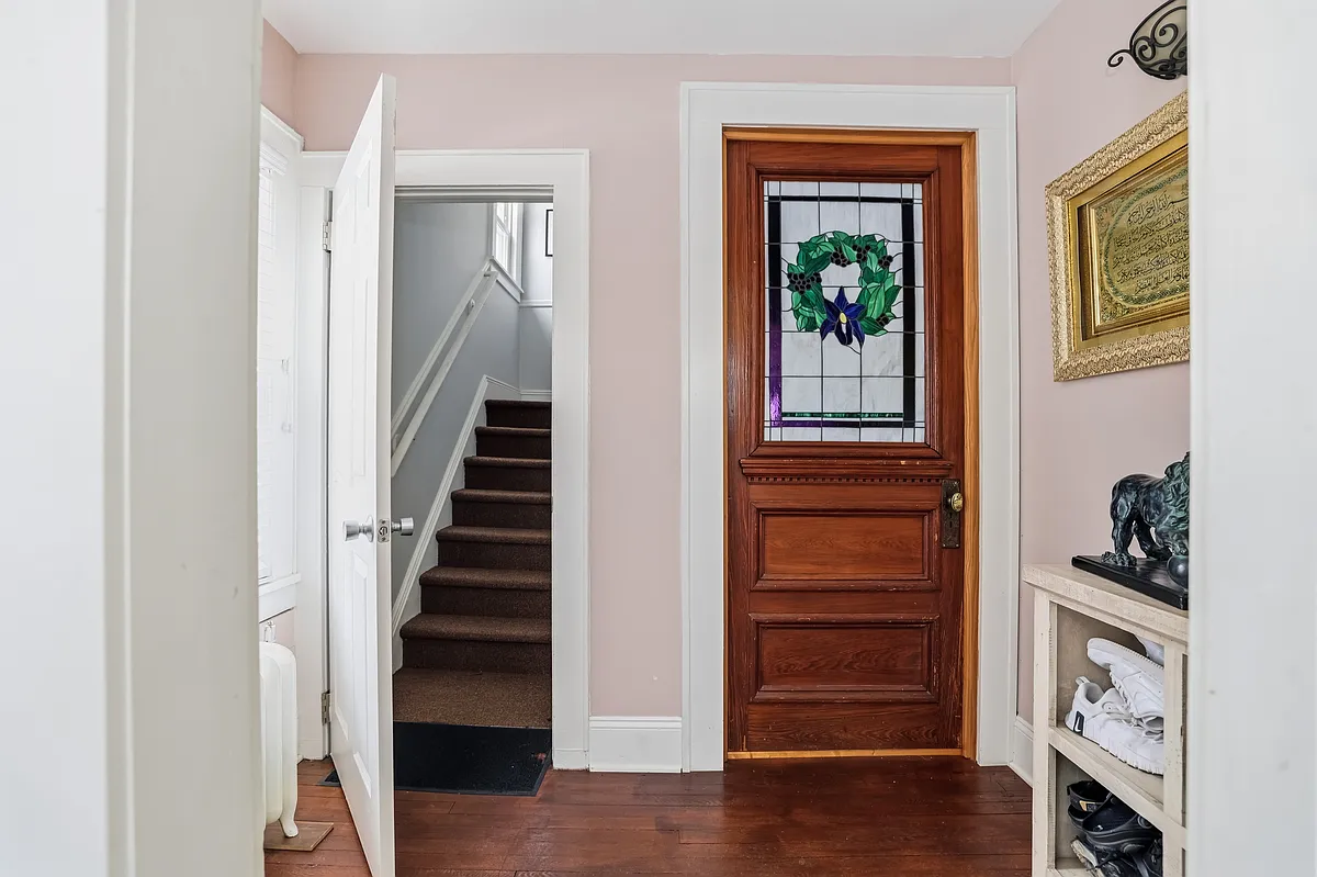 entry - 91 Brookside Ave