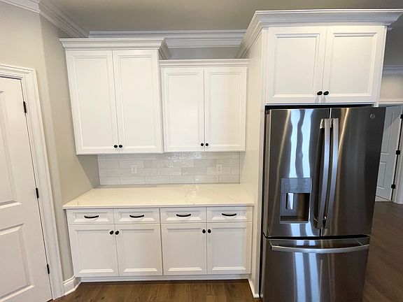 4th image of 2210 Northwood Dr