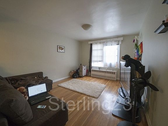 4th image of 2310 36th St APT 1R