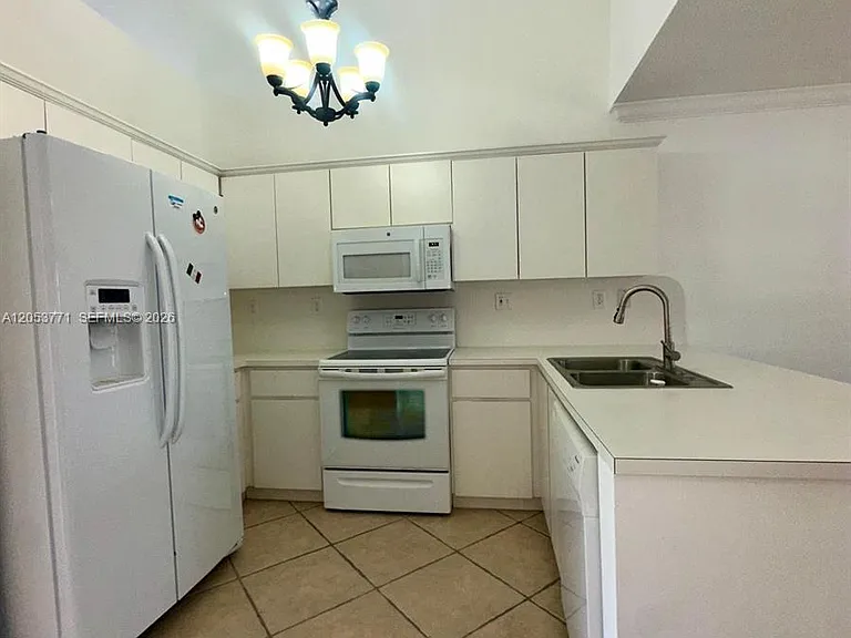15334 SW 36th Ter #15334 — Photo 6