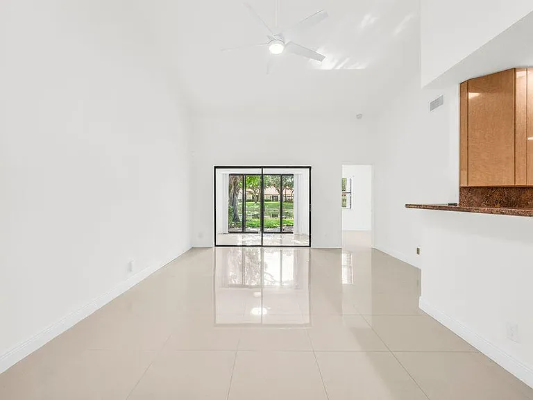 65 Centennial Ct — Photo 6