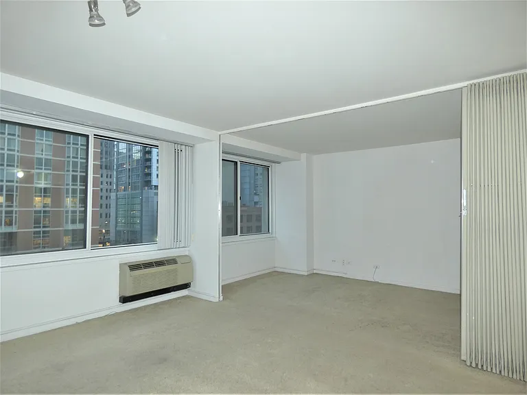 211 E Ohio St #712 — Photo 12