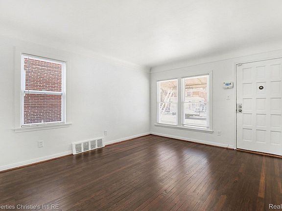 5th image of 19444 Ryan Rd