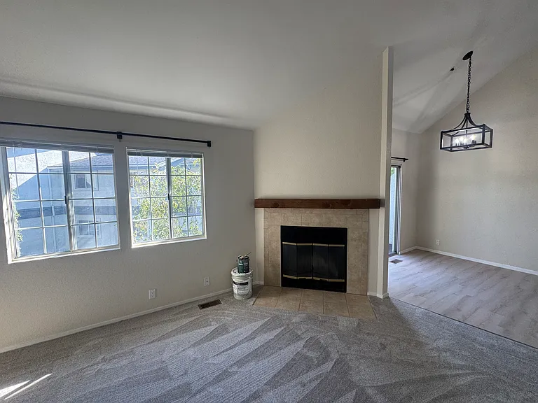 1043 Southwood Dr #J — Photo 18