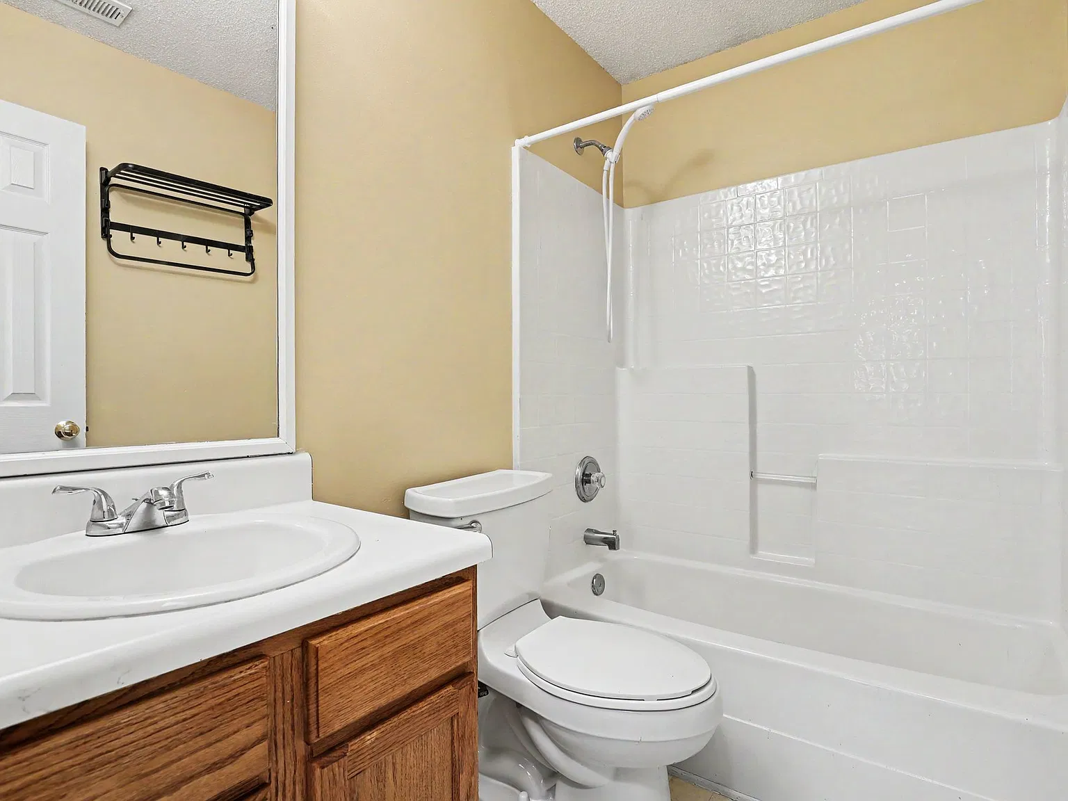 3 bed, 2.5 bath, 1336 sqft, $1,500 — Photo 3