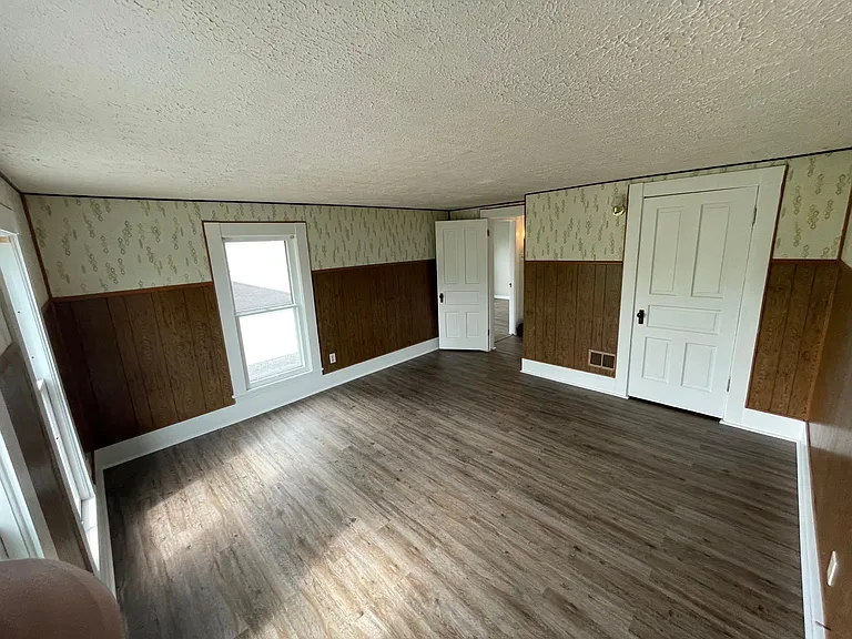 264 1/2 Woods Ave — Photo 4
