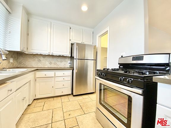 3rd image of 920 Westbourne Dr APT 6