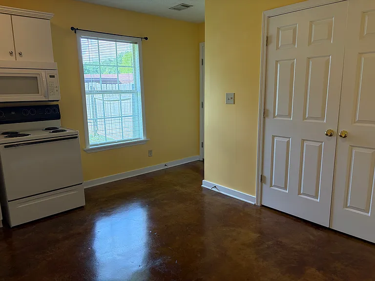 31 Cottage Ln — Photo 6