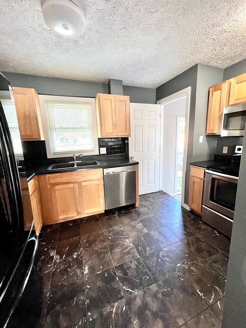 Building Photo - 4504 S 47th St