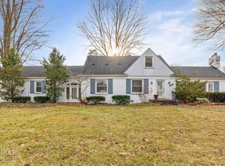 19980 W Clairview Ct, Grosse Pointe Woods, MI 48236