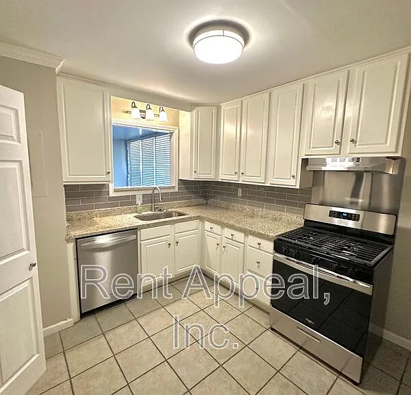 346 Carpenter Dr — Photo 4