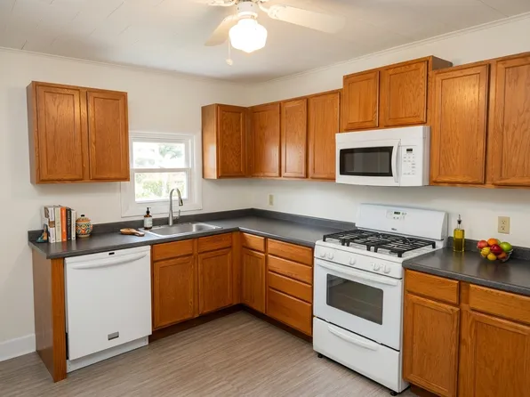 183 Sumner St Floor 2, Stoughton, MA 02072