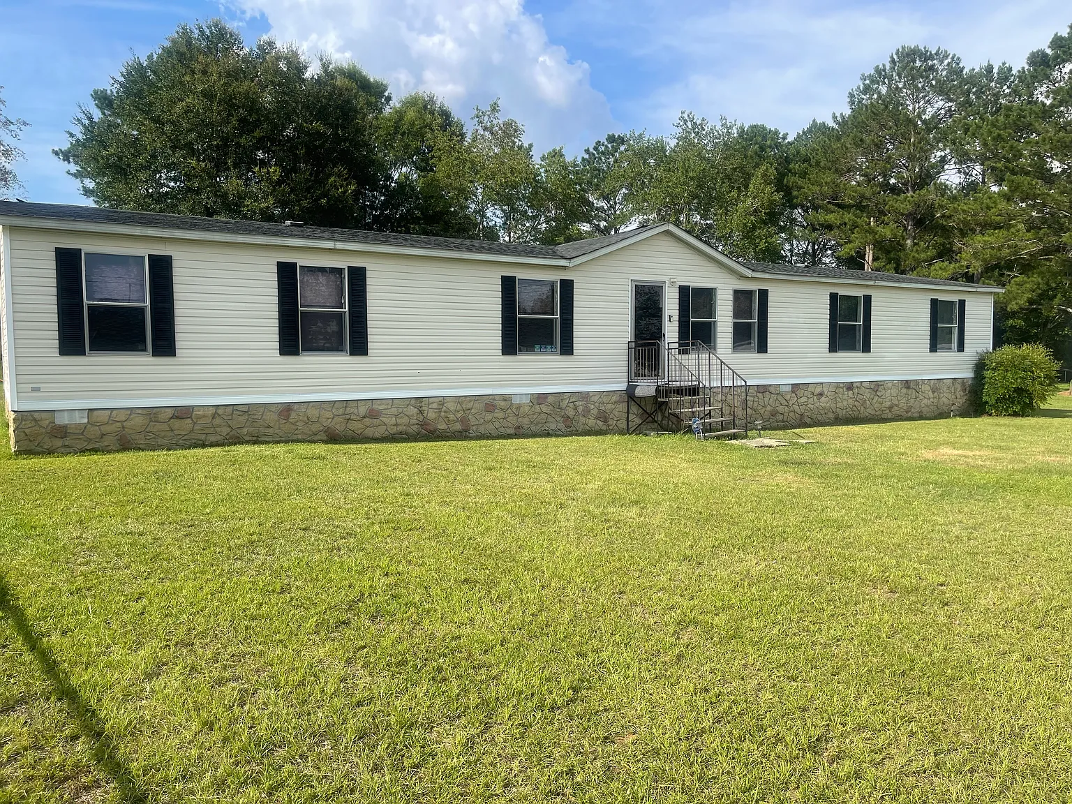 4 bed, 2128 sqft, $1,350 — Photo 3