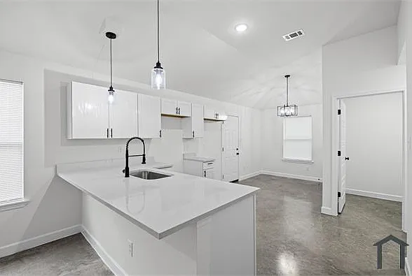 721 Eva St — Photo 5