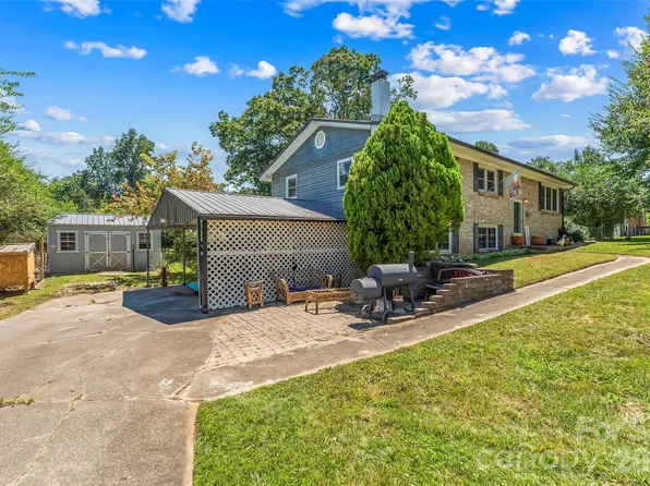 312 Hidden Valley Cir, Canton, NC 28716
