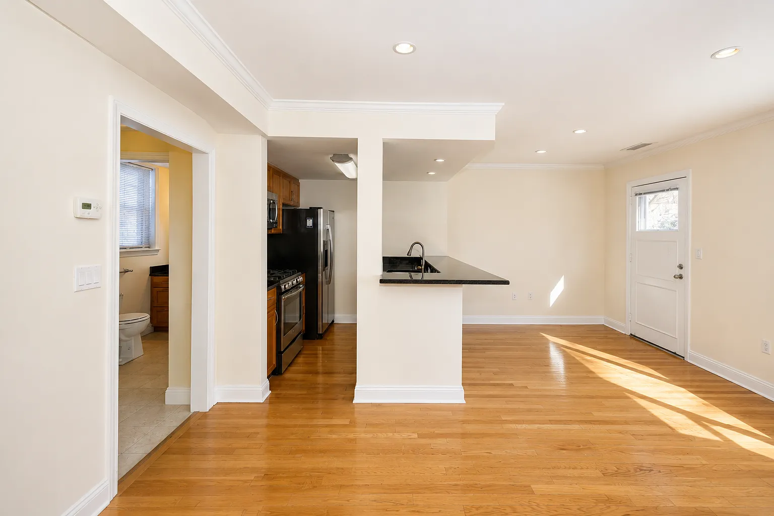 2 bed, 1.5 bath, 984 sqft, $3,665 — Photo 4
