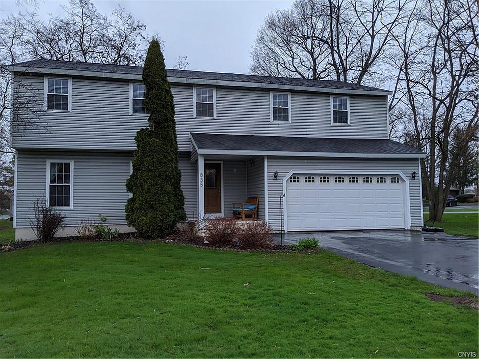 1st image of 835 Fairway Cir