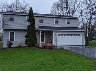 835 Fairway Cir, Baldwinsville, NY 13027