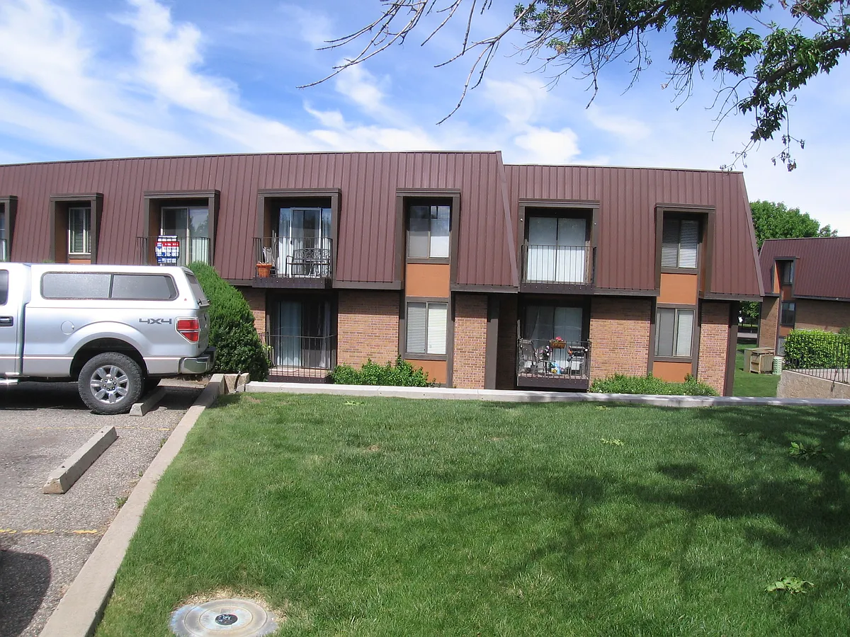 Building Photo - 3231 Lakeside Dr #302