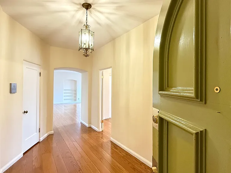 Ivy Dr. 2551 — Photo 3