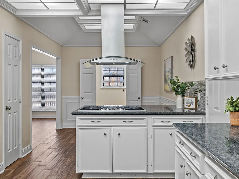 1400 Oak Hollow Dr — Photo 13