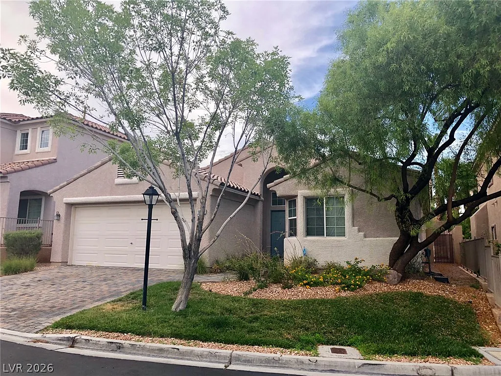 3 bed, 2.0 bath, 1898 sqft, $2,500 — Photo 3