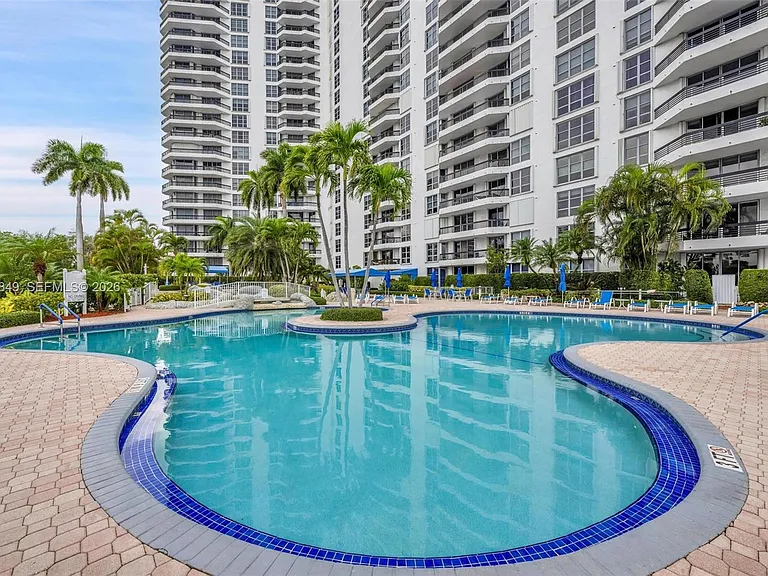 3530 Mystic Pointe Dr #710 — Photo 32