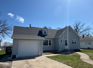 218 8th St, Aplington, IA 50604