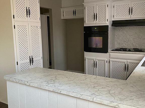 Kitchen with new countertops, roomy snack bar