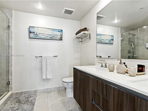 5th image of 488 NE 18th St Unit 4307