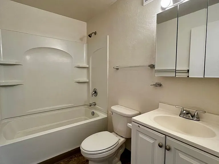 1111 S 12th Ave — Photo 10