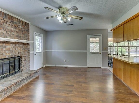 5th image of 3800 Woodland Dr