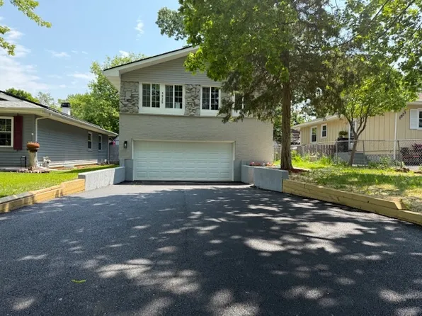 1525 Grove Dr, Round Lake Beach, IL 60073