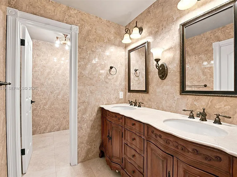 821 Ramblewood Dr — Photo 26