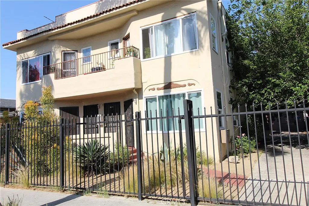 2 bed, 1000 sqft, $2,250 — Photo 1