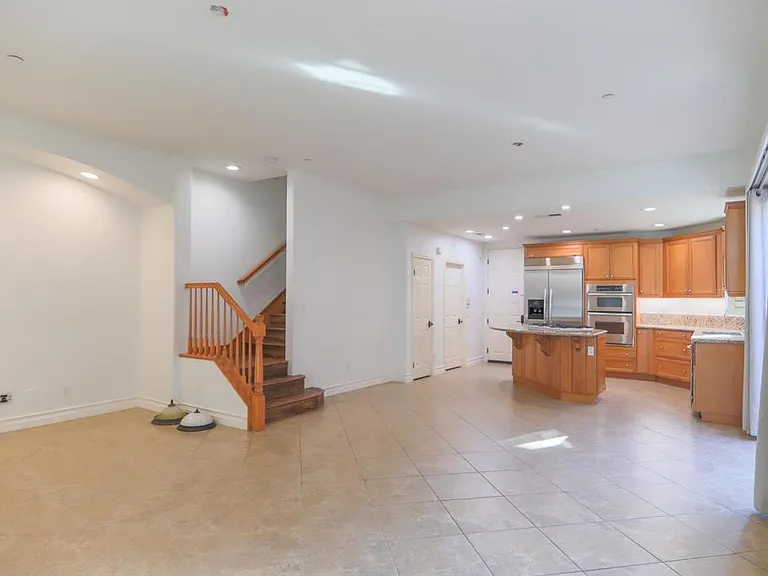 415 N Cedros N — Photo 35