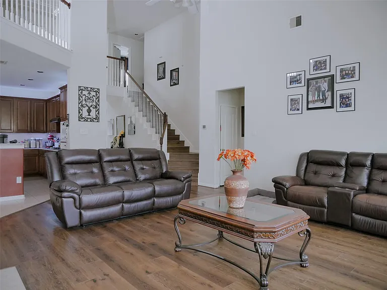 17619 Emerald Garden Ln — Photo 3