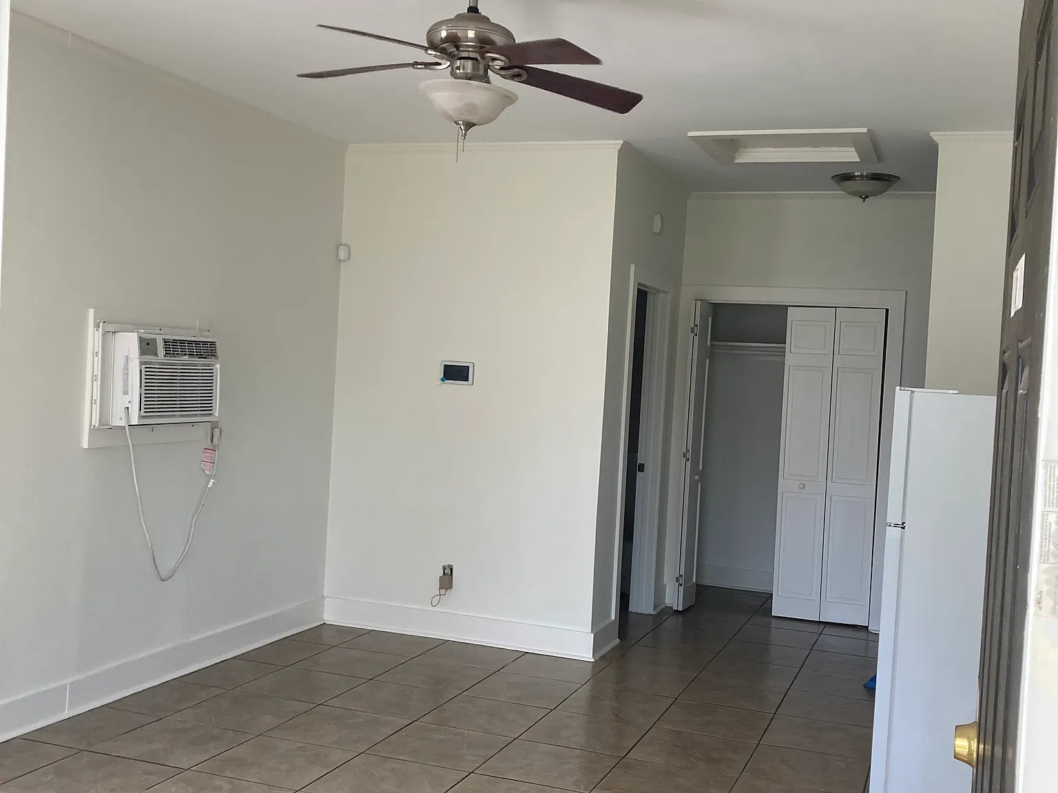 Studio, 250 sqft, $700 — Photo 1