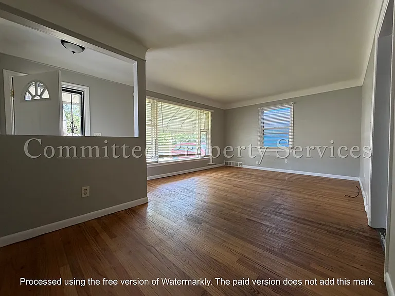 8889 Plainview Ave — Photo 2