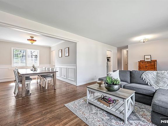 2nd image of 619 Sargent Rd