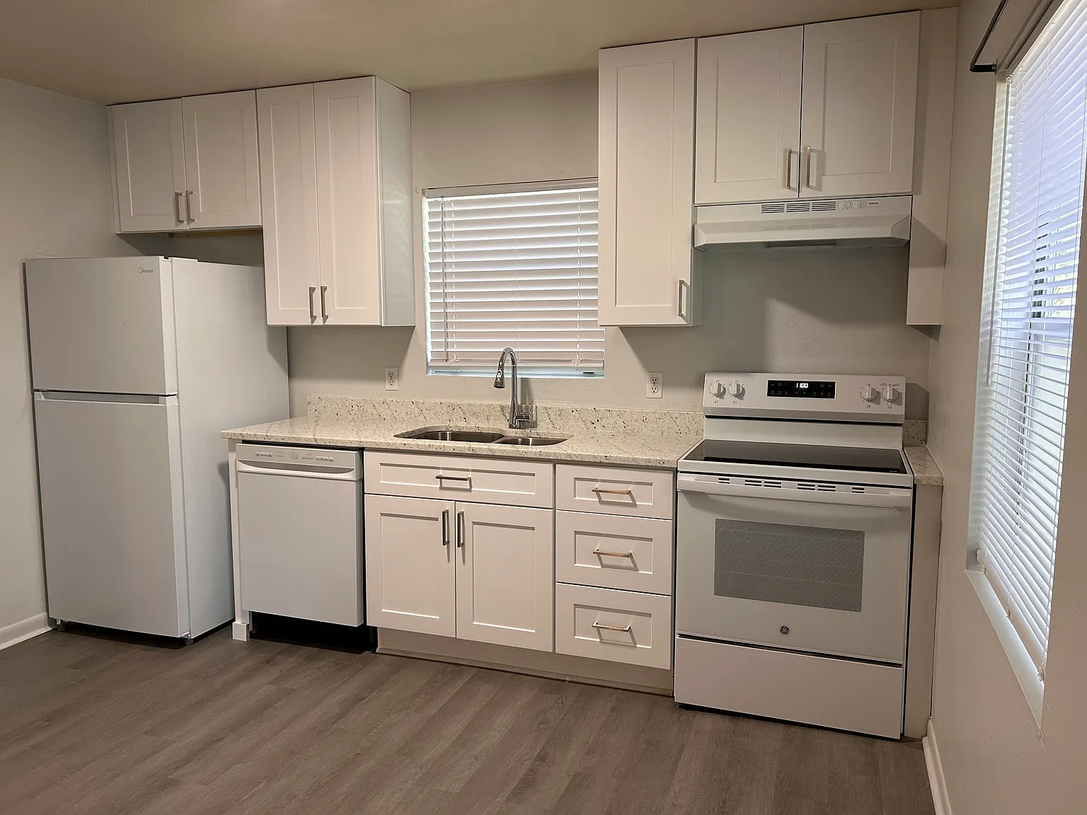 2 bed, 800 sqft, $1,375 — Photo 4