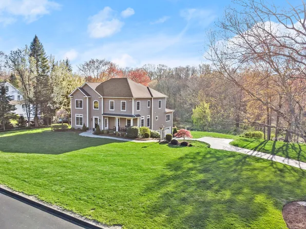 18 Robin Lane, Monroe, CT 06468