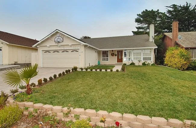 210 Bridgeport Dr photo 1