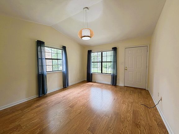 5th image of 136 Belmont Rd