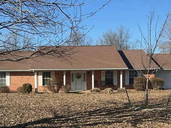 810 E Cedar St, Bertrand, MO 63823