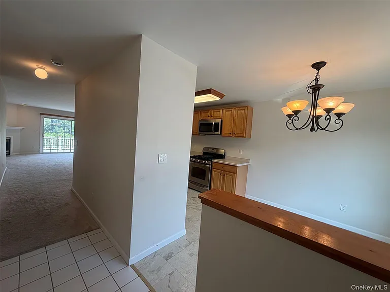 1403 Scarborough Dr — Photo 2