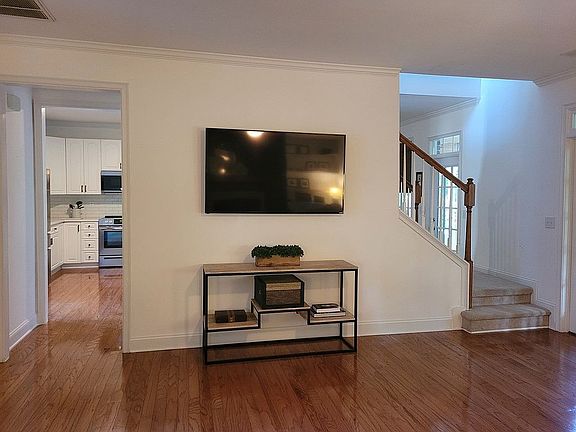 3rd image of 618 Heathercrest Ct