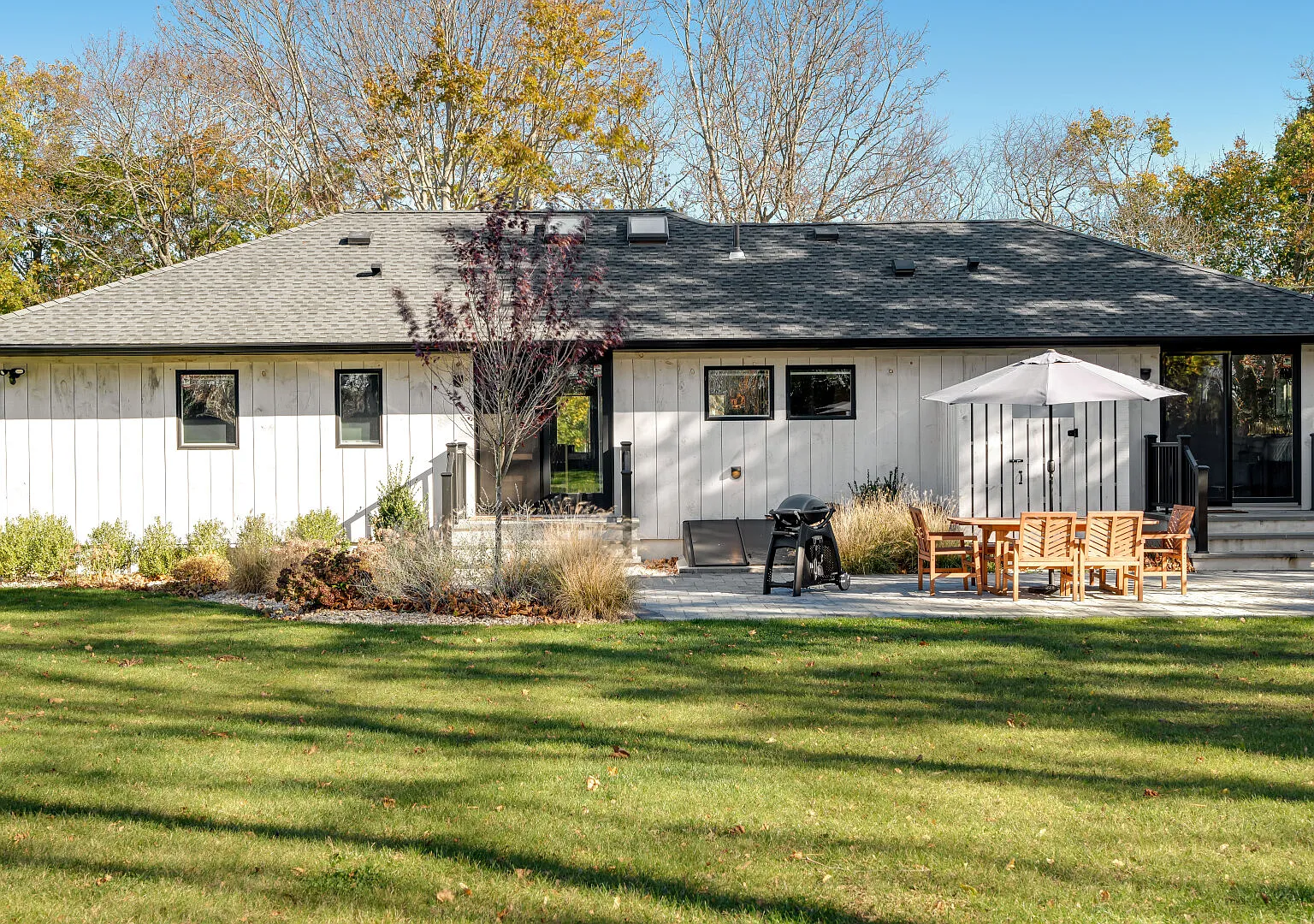 Spacious and Modern North Fork Home Close to Multiple Wineries — Photo 3