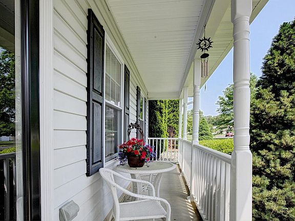 4th image of 615 Loxley Dr